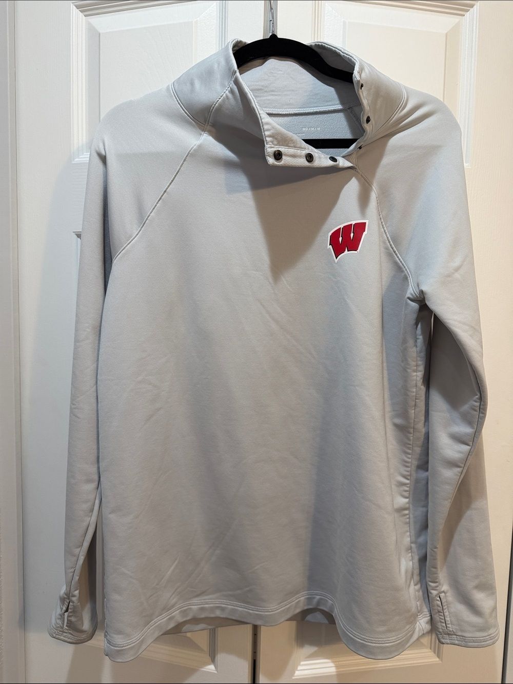 Under Armour University of Wisconsin Gray Long-Sleeve Sweater Size Medium